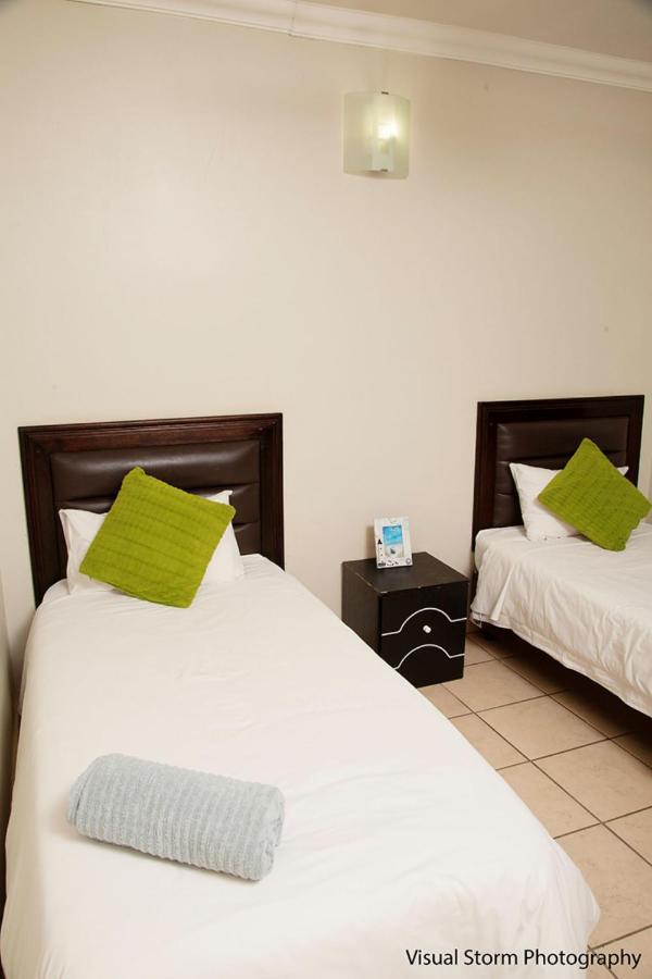 Palm Valley Inn And Day Spa Hartbeespoort Exterior foto