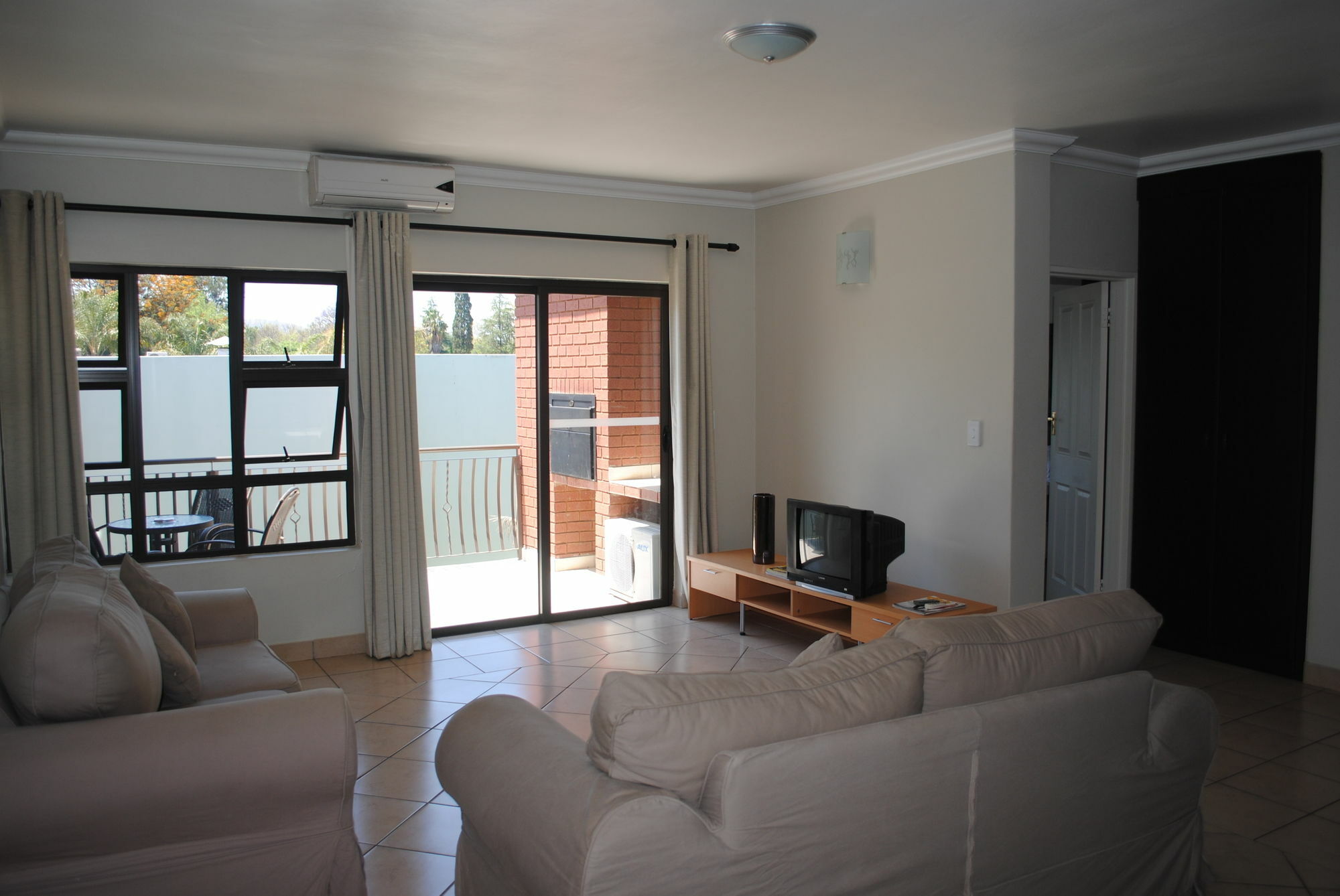 Palm Valley Inn And Day Spa Hartbeespoort Exterior foto